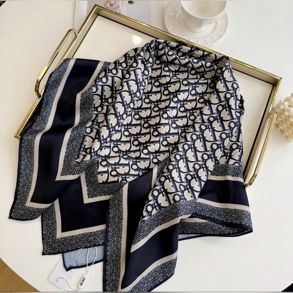 Black and White Monogram Scarf - Picture 5 of 9